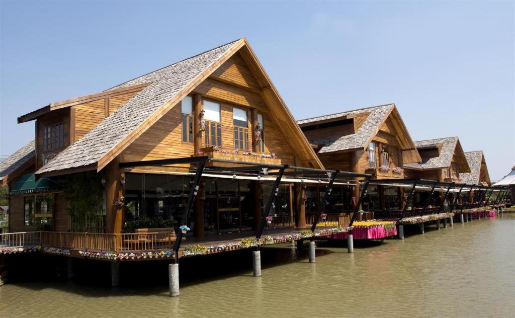 Sea Falcon On The Water Na Chom Thian Exterior foto