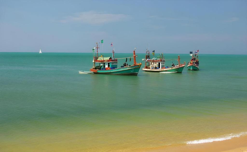 Sea Falcon On The Water Na Chom Thian Exterior foto