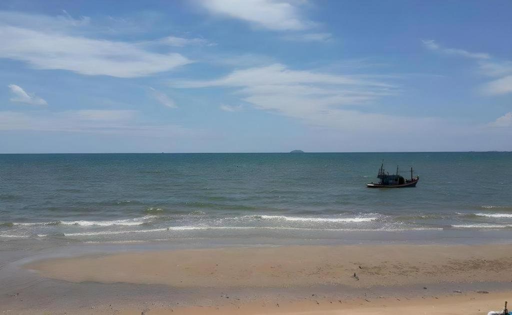 Sea Falcon On The Water Na Chom Thian Exterior foto